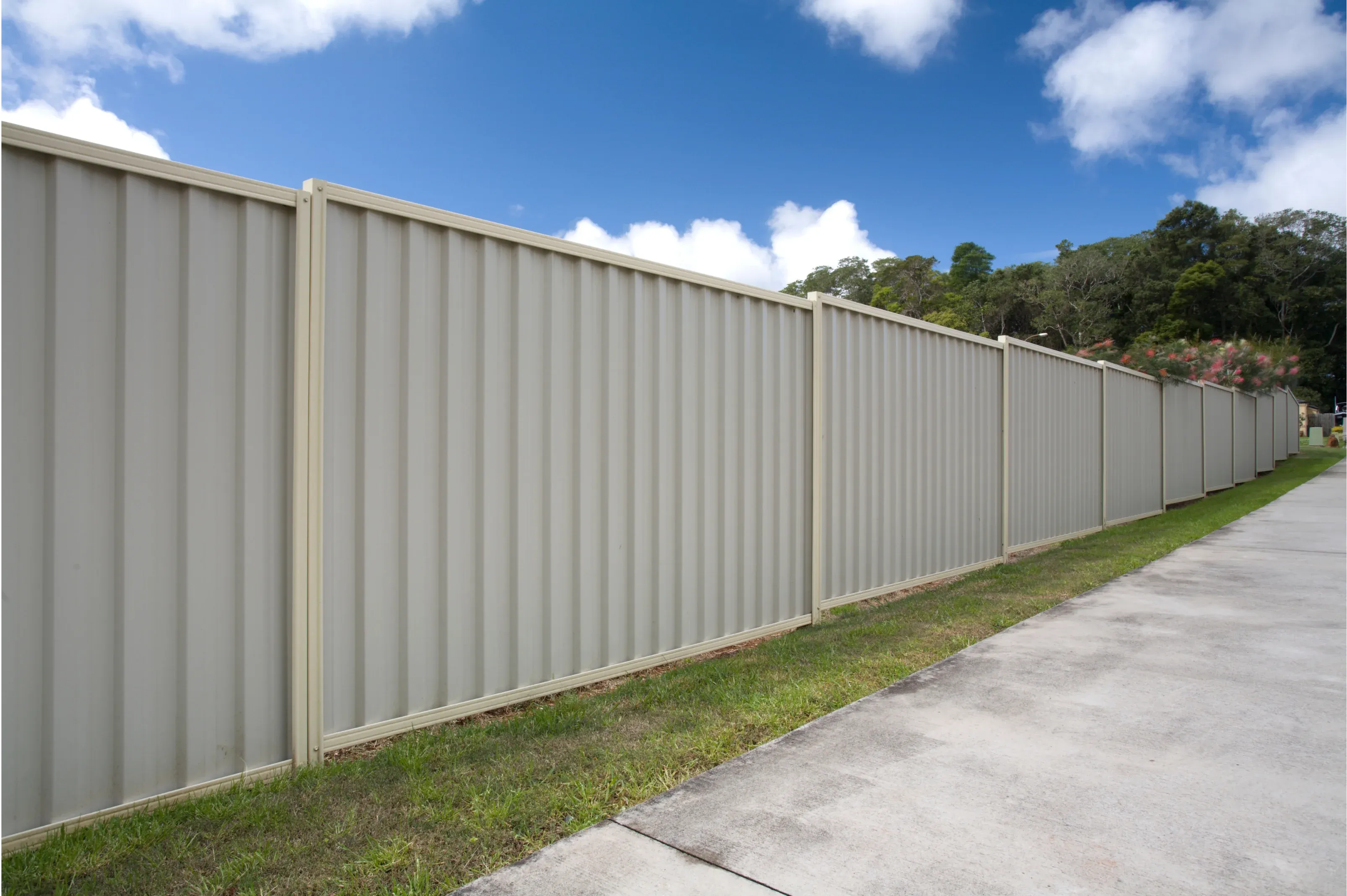 Colorbond steel boundary fence for a Melbourne home